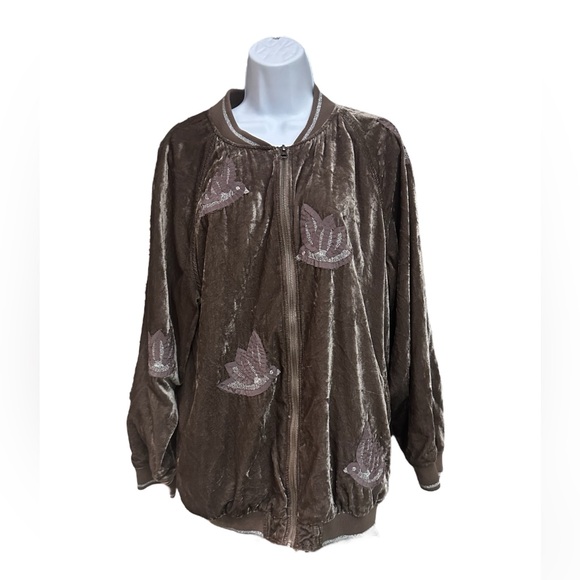 Anthropologie Hei Hei West End Velvet Bomber
Jacket Size S - Picture 6 of 8